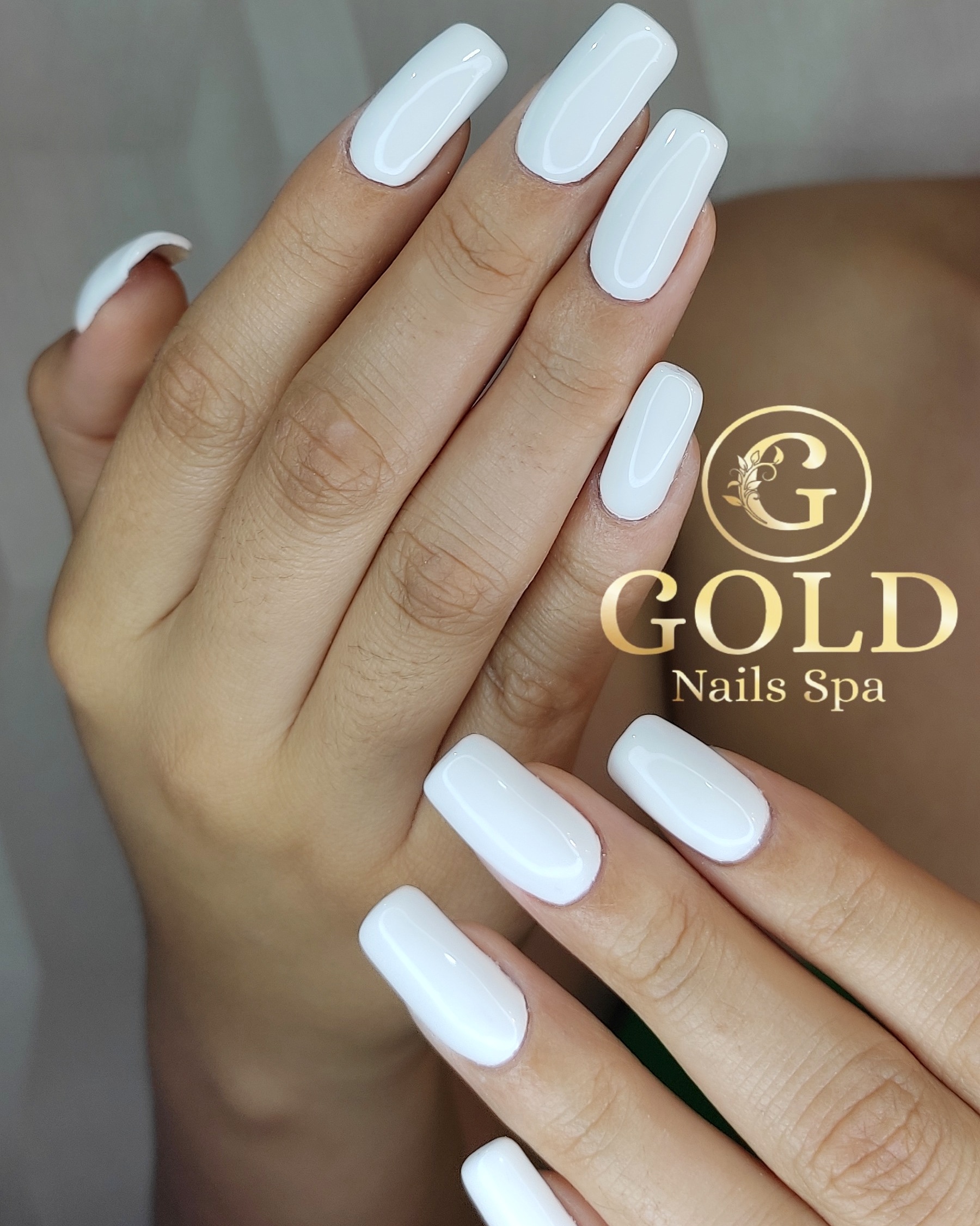 Gold nail art